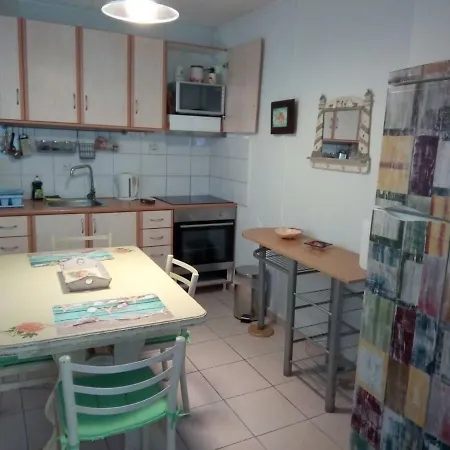 Cozy House In * 阿尔戈斯托利翁