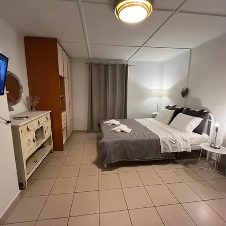 בית נופש Cozy House In ארגוסטולי