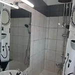 Cozy House In Сasa de vacaciones *