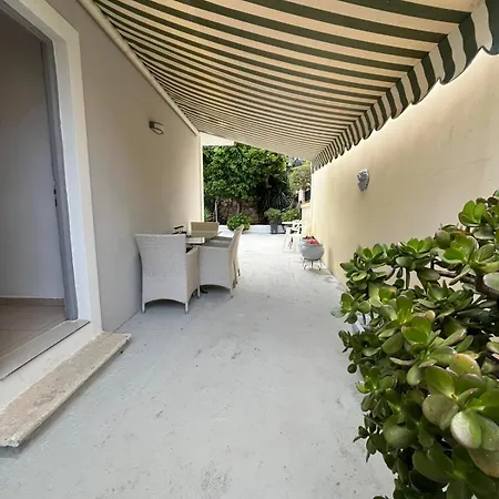 Cozy House In * أرغوستولي